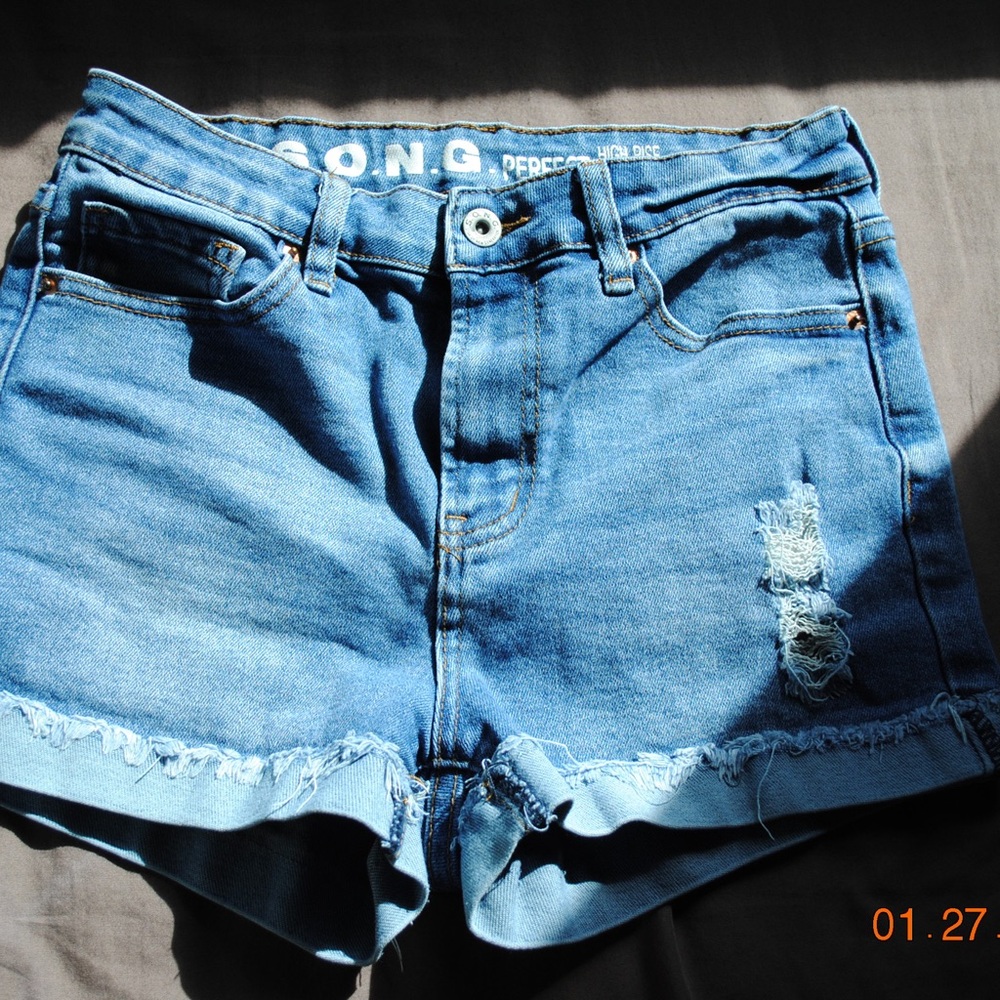 S.O.N.G. Highrise Denim Shorta